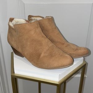 Low tan bootie